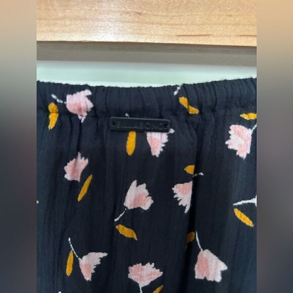 Billabong Black Long Bell Sleeve Floral Crop - Picture 7 of 7